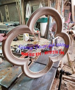 Gương gỗ cham khắc hình cánh hoa