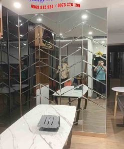 Gương ghép dán trang trí phòng bếp