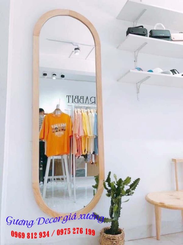 Gương gỗ bầu dục cho shop